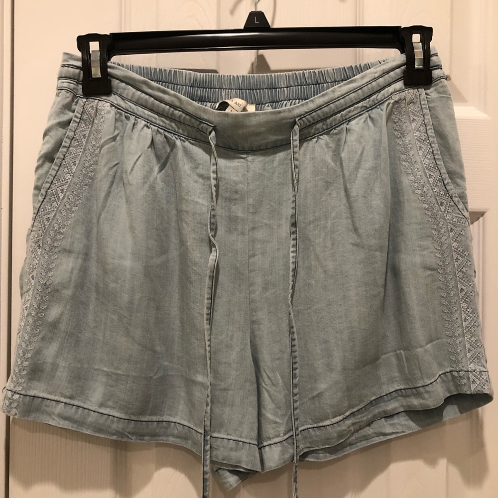 Chambray Shorts by Skies Are Blue size M